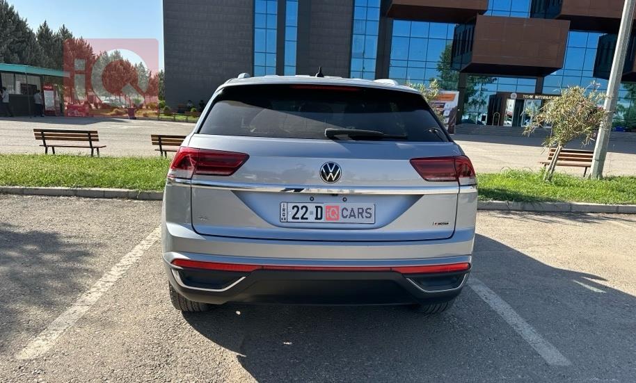 ڤۆڵکسواگن ئەتڵەس کرۆس سپۆرت